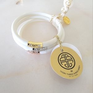 3 Kings. Ivory. Medium